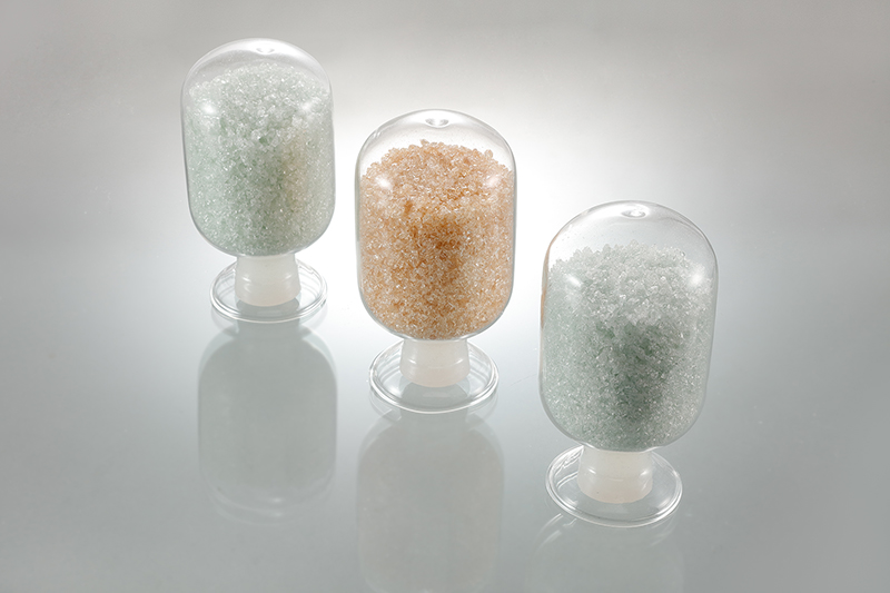釉薬(セラミックス/タイル用)の3種類(白色、赤色系、白色)をカプセルに入れた粉イメージ画像